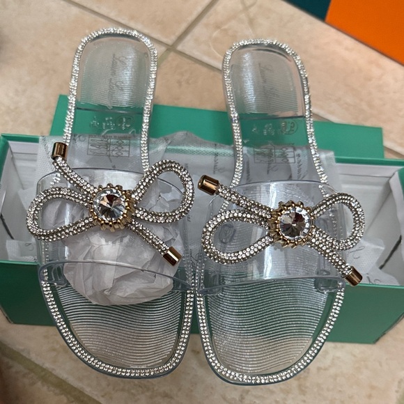 Lauren Larraine Crystal Embellished Jelly Silver Sandals NEW in Box Size 8.5 - Picture 1 of 6